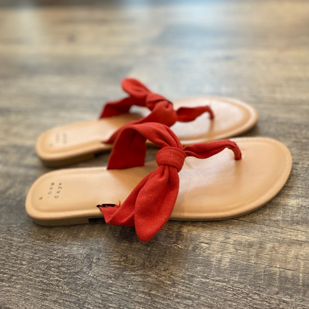 A New Day Bow Flip Flop Sandals Size 8